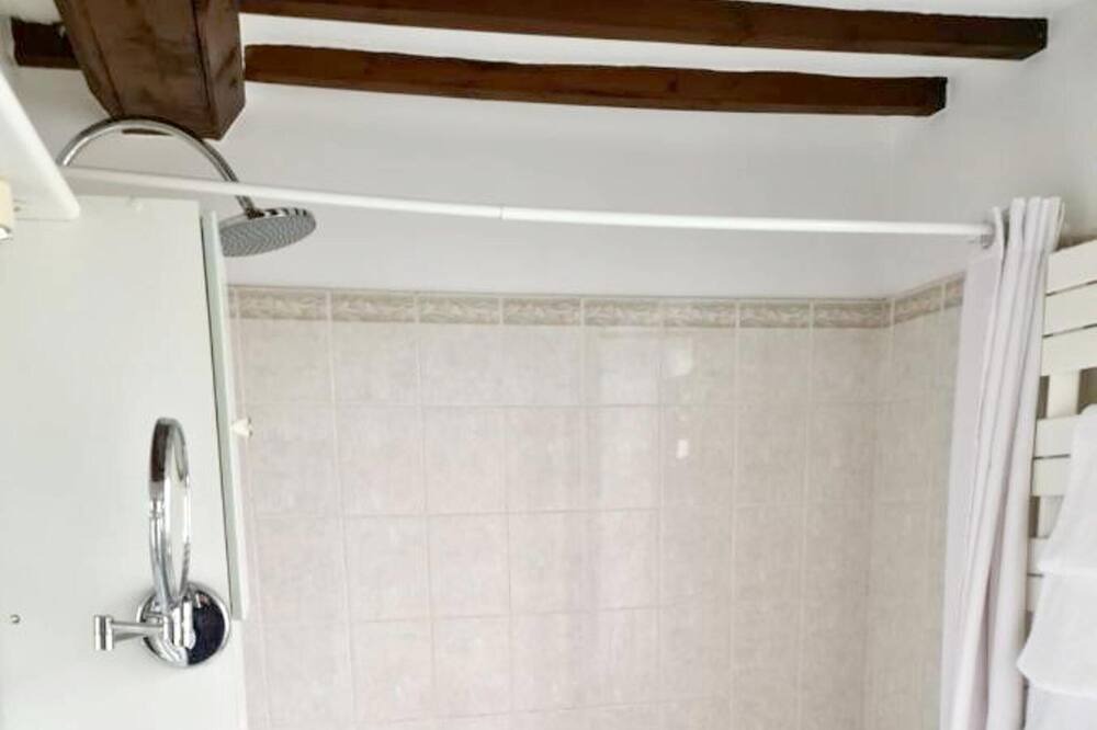 Photo of Bathroom in Arromanches-les-Bains