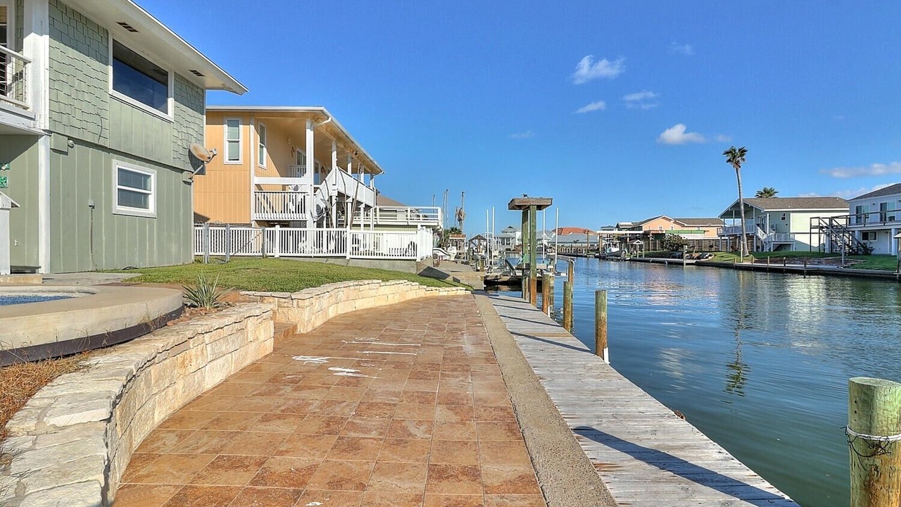 Photo of Outdoor in City-by-the Sea