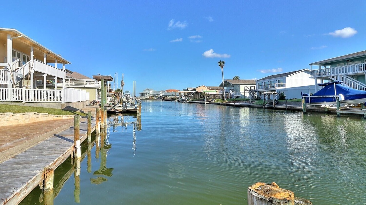 Photo of Outdoor in City-by-the Sea