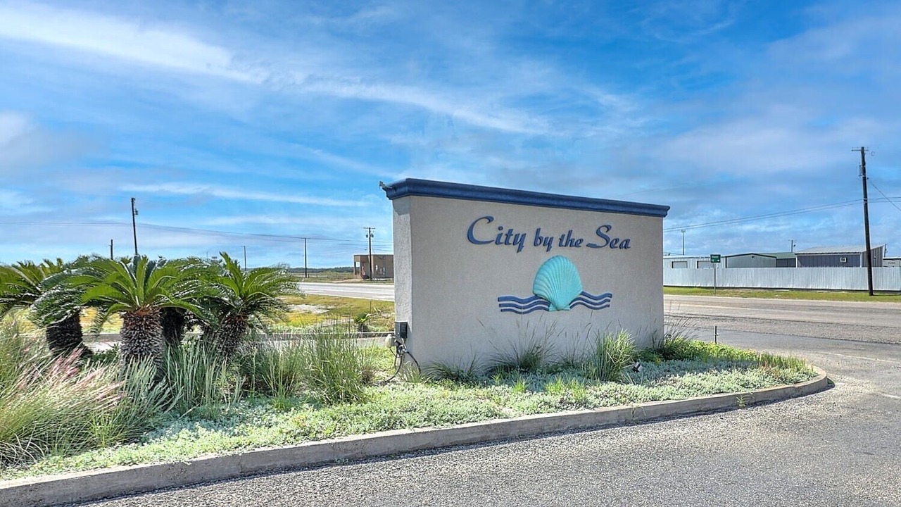 Photo of Outdoor in City-by-the Sea