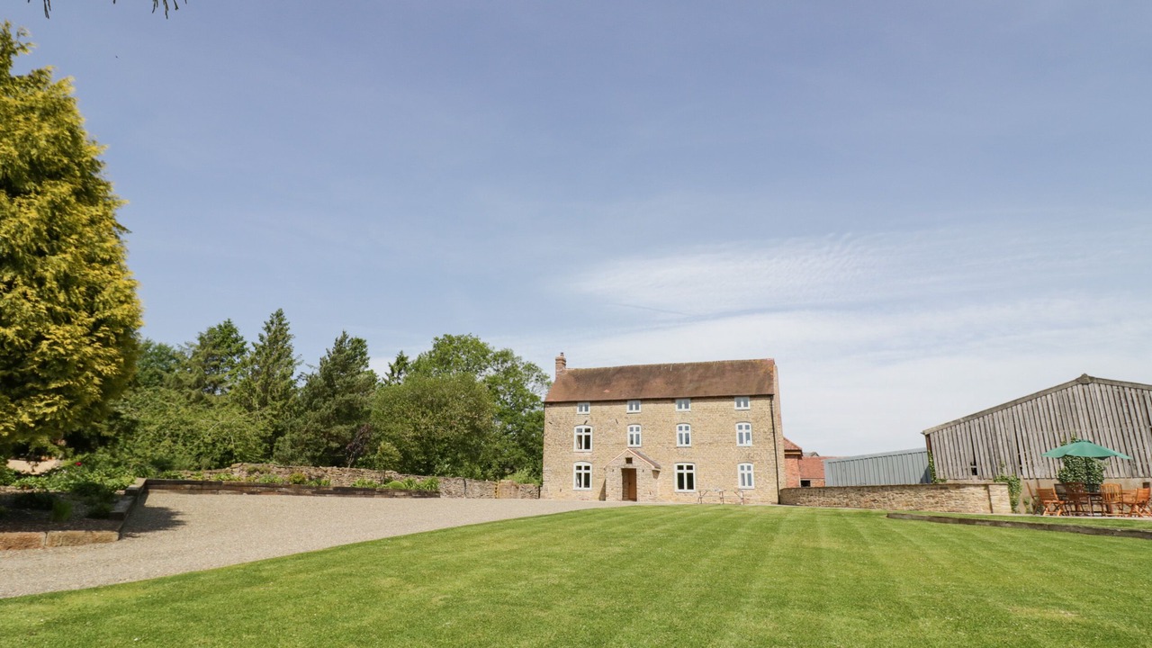 Photo of Others in Clows Top