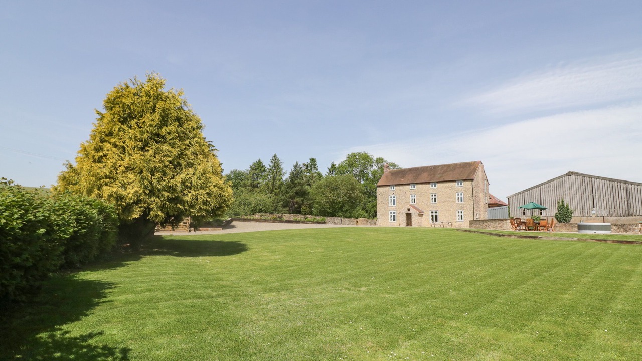 Photo of Others in Clows Top