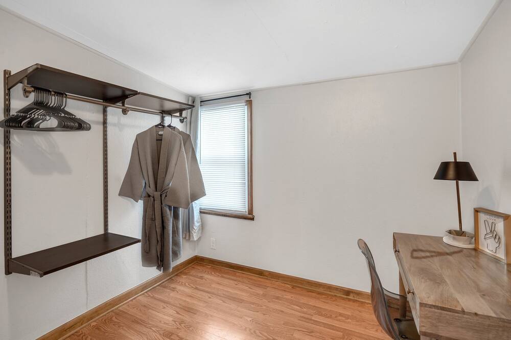 Photo of Bedroom in Lansing