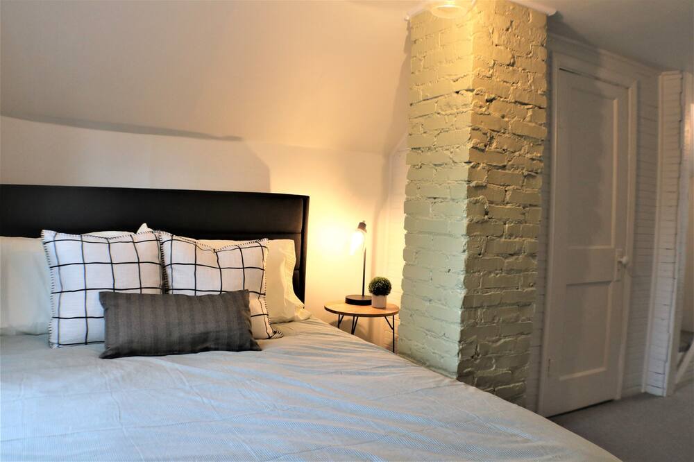 Photo of Bedroom in Lansing