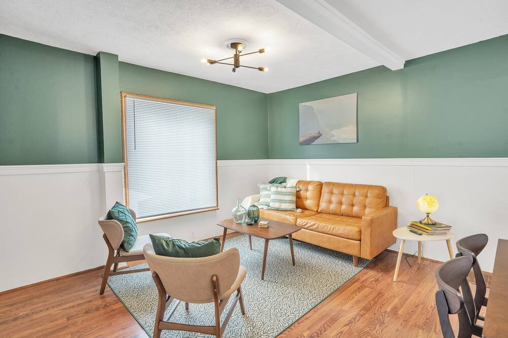 Photo of Livingroom in Lansing
