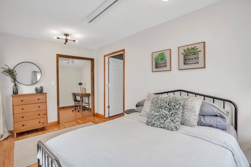 Photo of Bedroom in Lansing