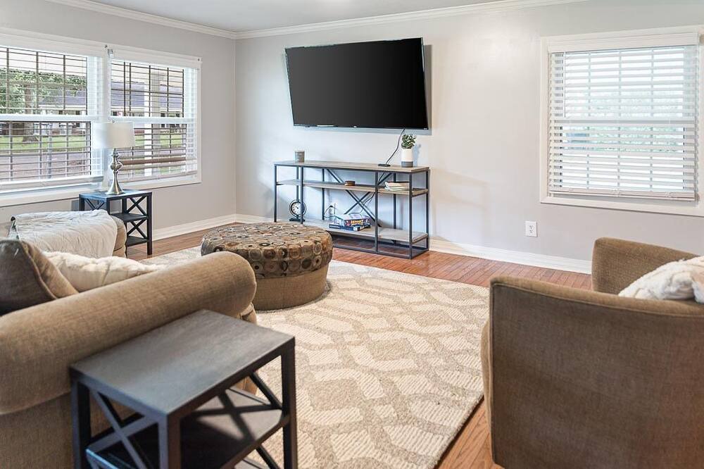 Photo of Livingroom in Grand Bay