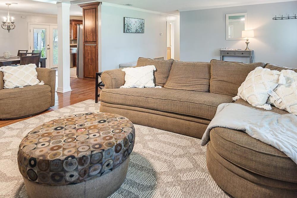 Photo of Livingroom in Grand Bay