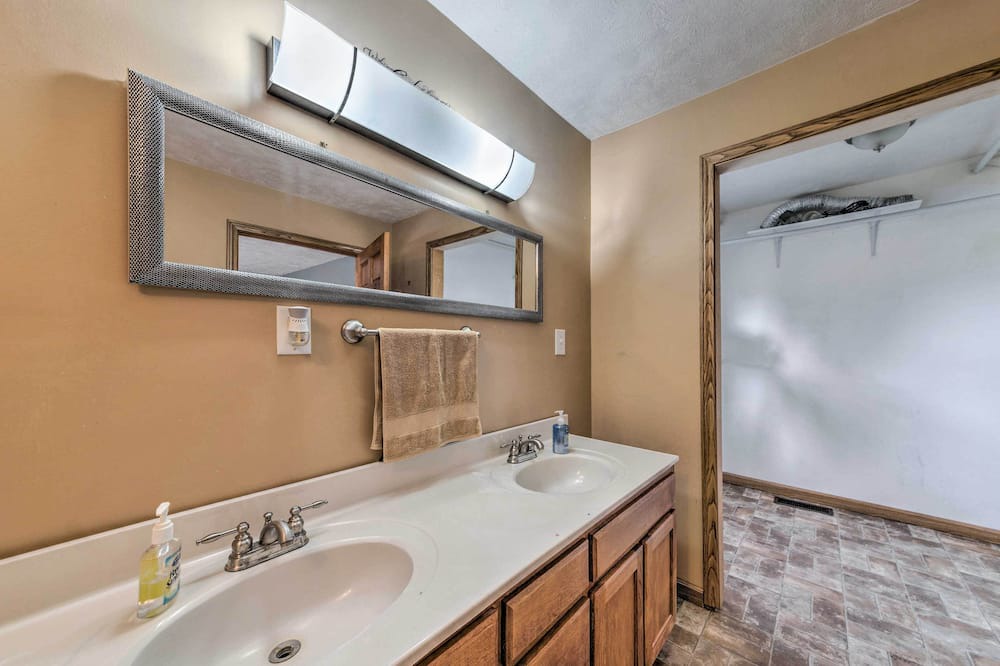 Photo of Bathroom in Benton