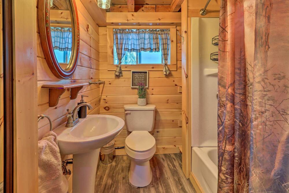Photo of Bathroom in Hickory Hills