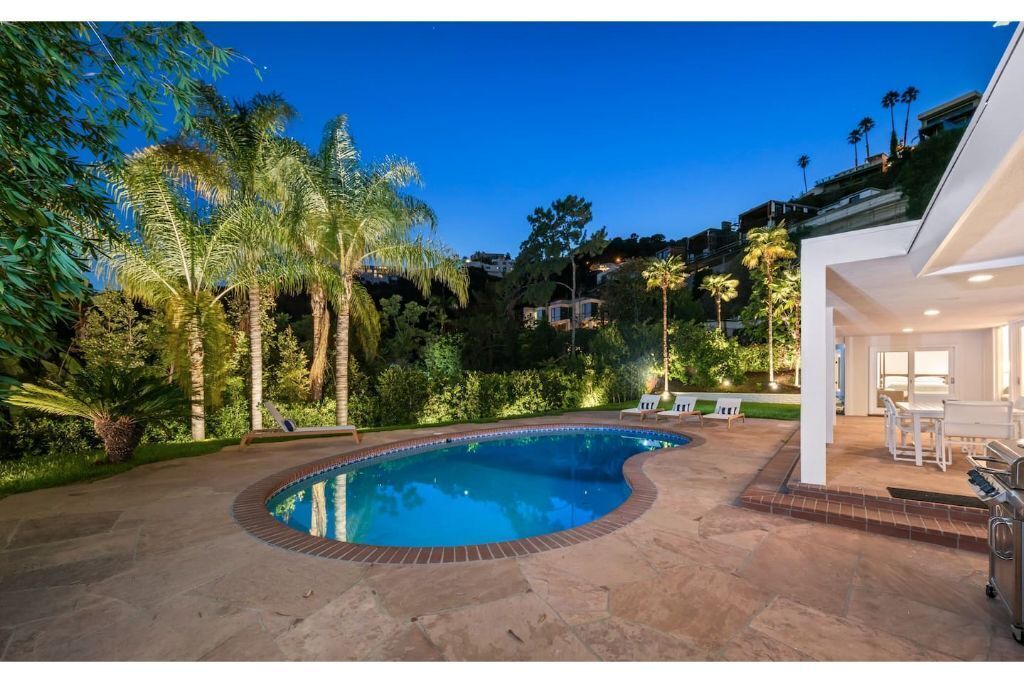 Photo of Outdoor in Hollywood Hills West