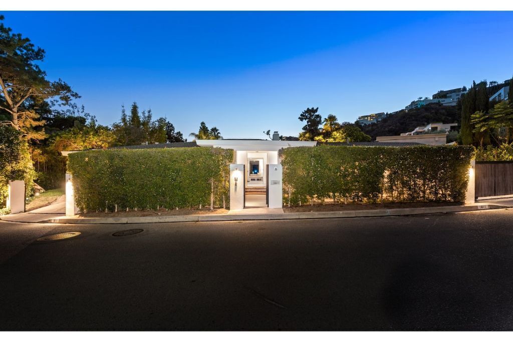Photo of Outdoor in Hollywood Hills West