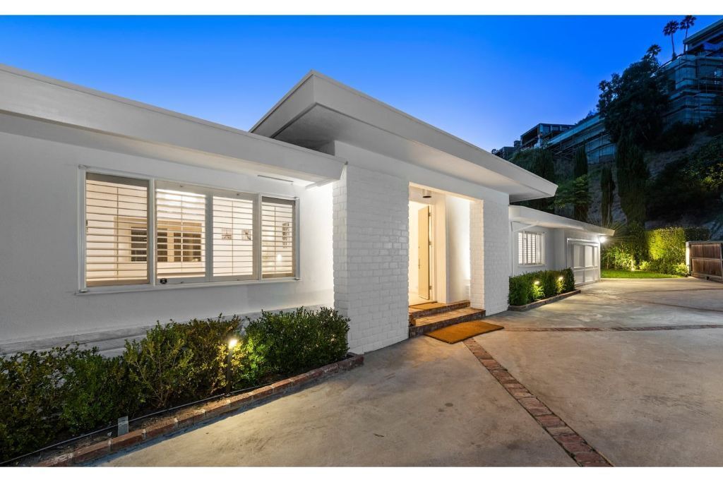 Photo of Outdoor in Hollywood Hills West