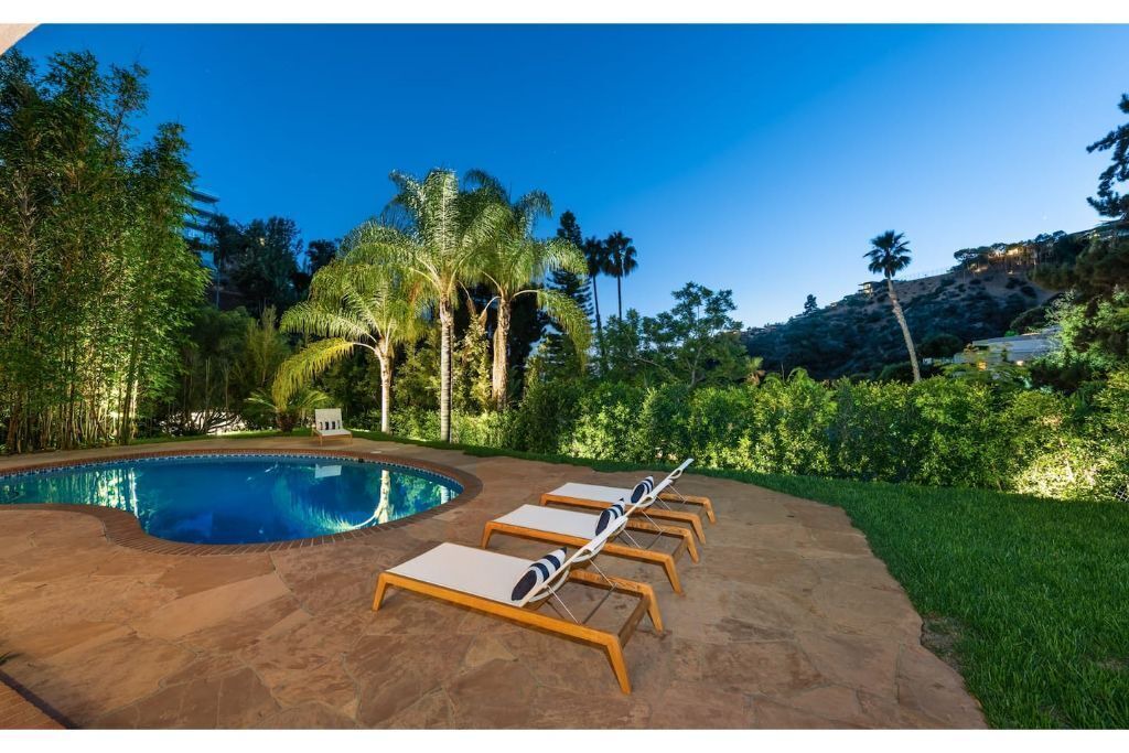 Photo of Outdoor in Hollywood Hills West