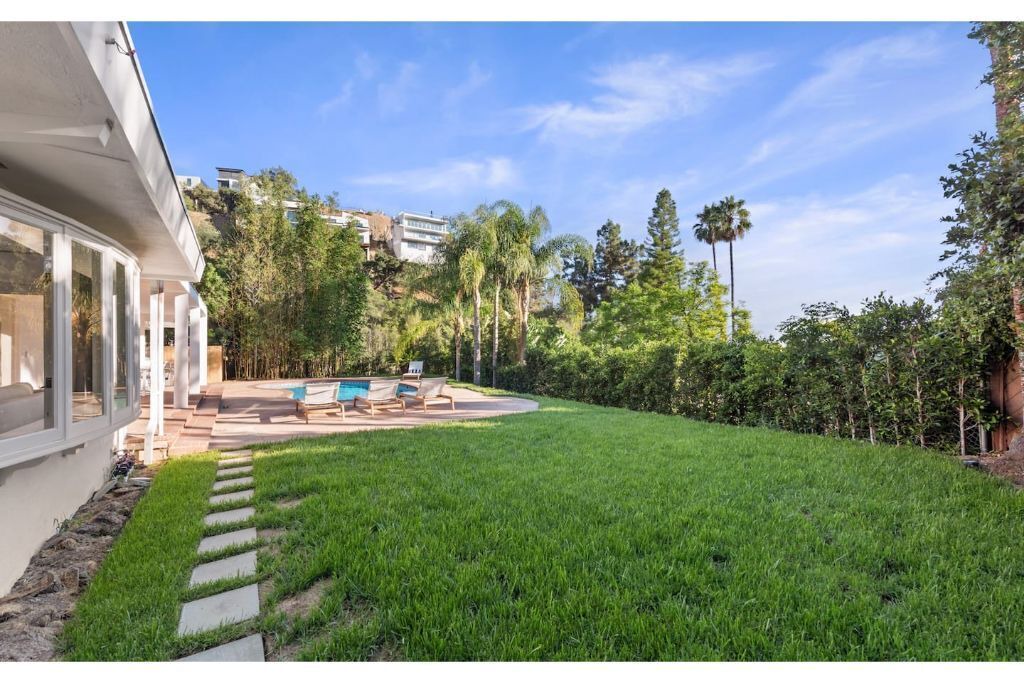 Photo of Outdoor in Hollywood Hills West