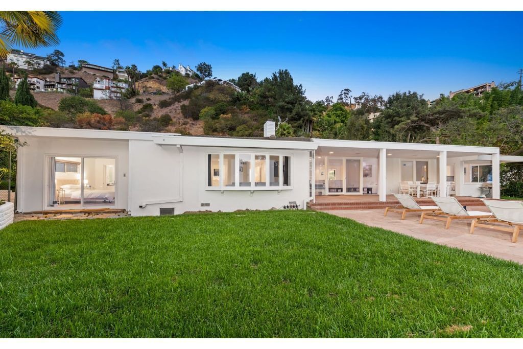 Photo of Outdoor in Hollywood Hills West