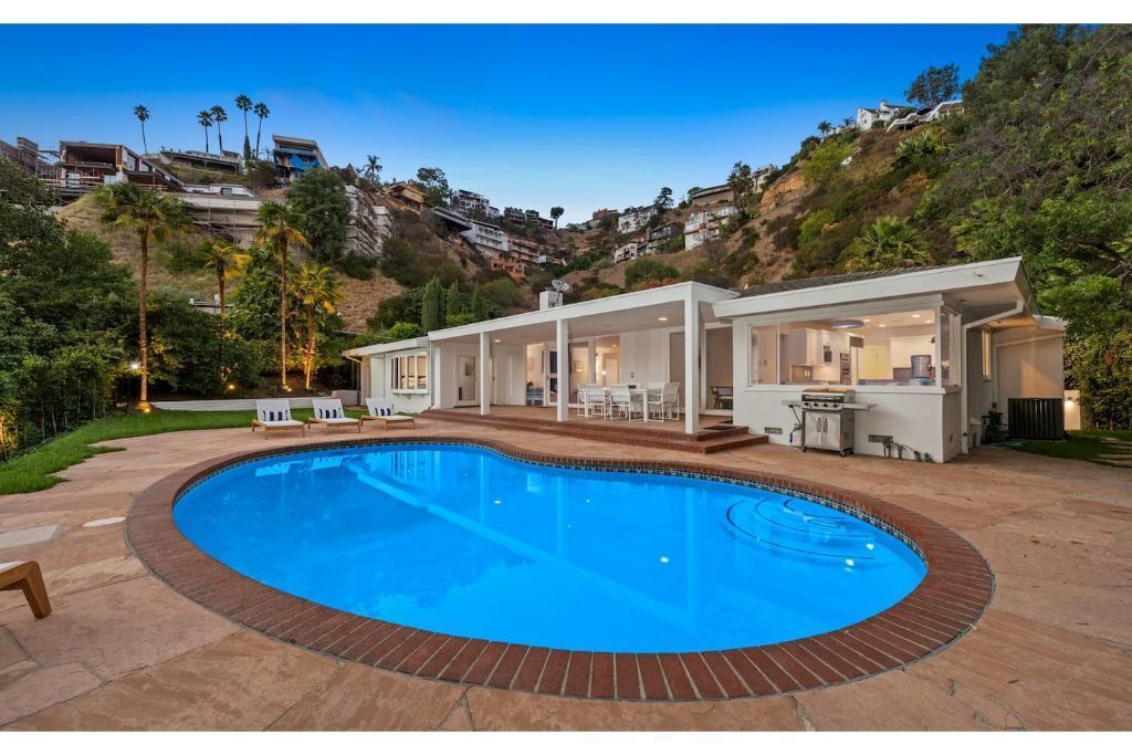 Photo of Outdoor in Hollywood Hills West
