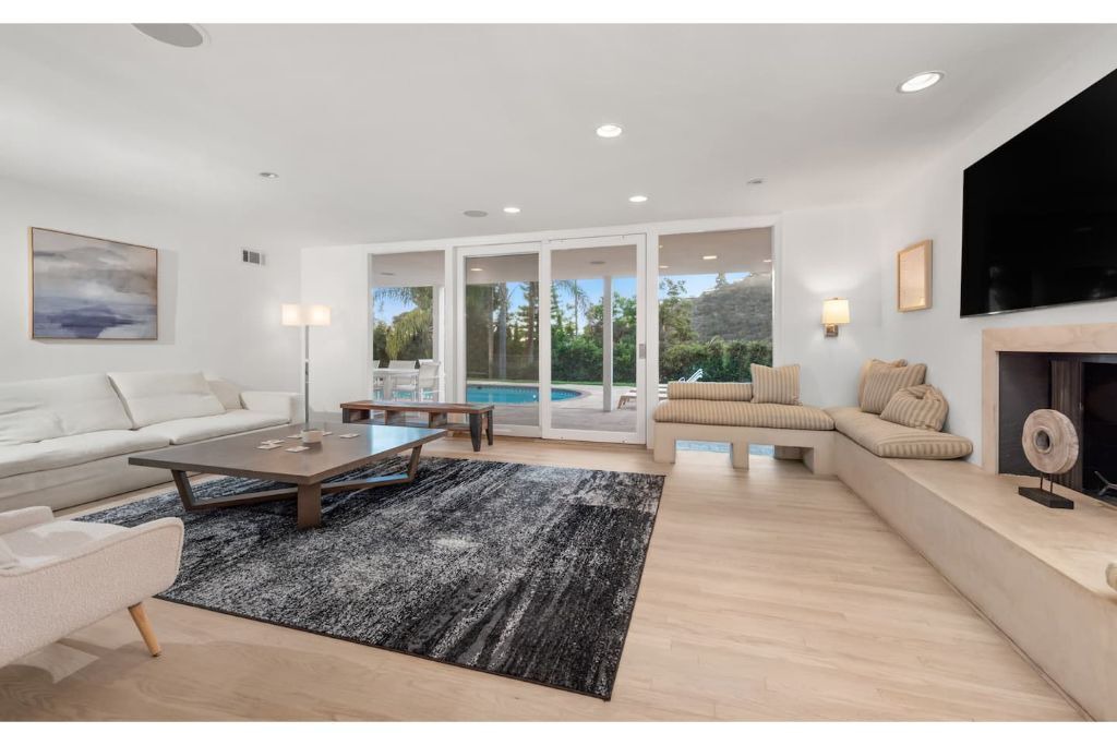 Photo of Livingroom in Hollywood Hills West