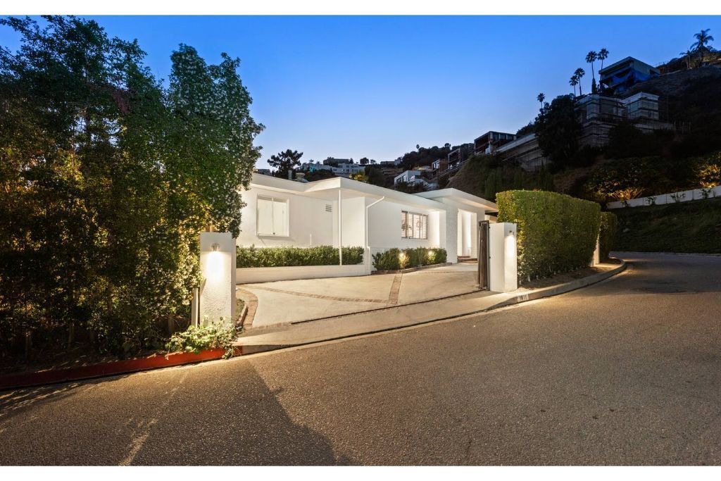 Photo of Outdoor in Hollywood Hills West