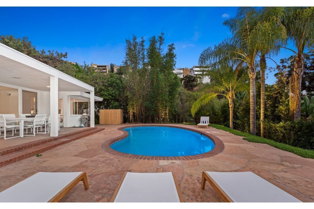 Photo of Outdoor in Hollywood Hills West