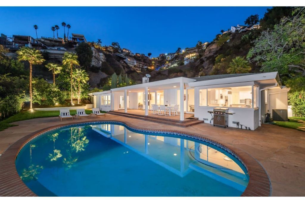 Photo of Outdoor in Hollywood Hills West