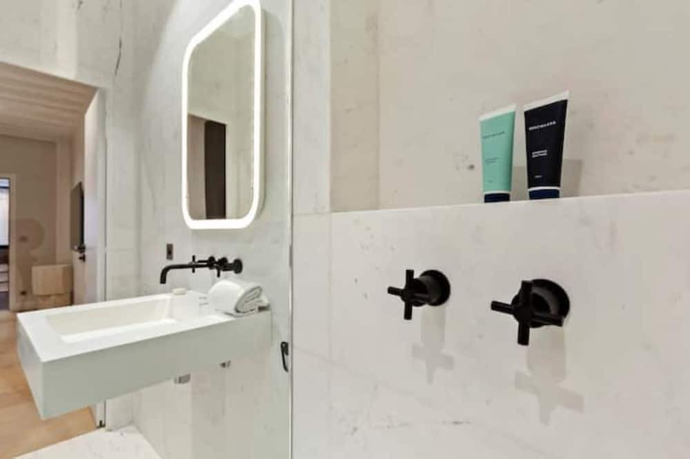 Photo of Bathroom in Gaillon