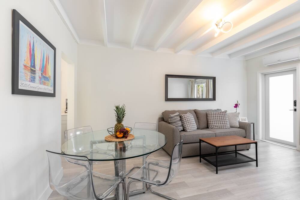 Photo of Livingroom in Colee Hammock