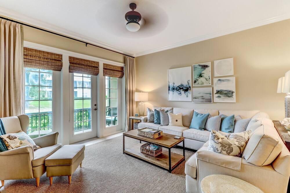 Photo of Livingroom in Amelia City