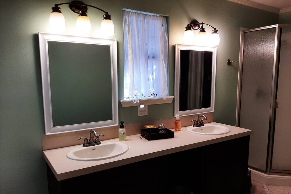 Photo of Bathroom in Holly Lake Ranch