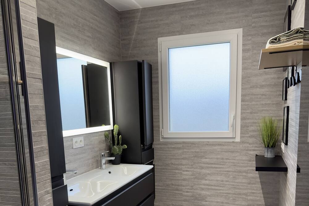 Photo of Bathroom in Challans