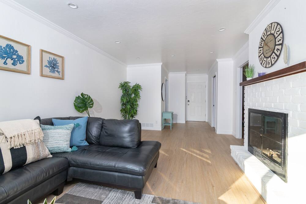 Photo of Livingroom in Southwestern Sacramento