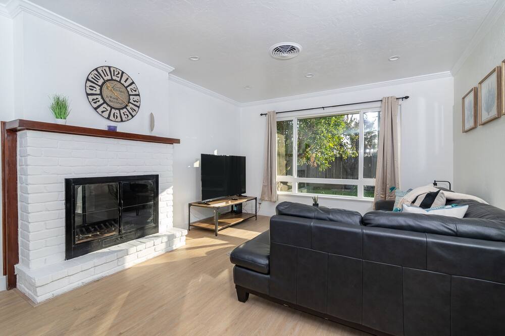 Photo of Livingroom in Southwestern Sacramento