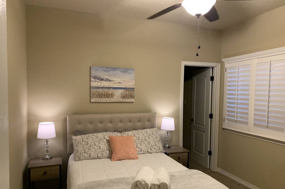 Photo of Bedroom in Biggs Field