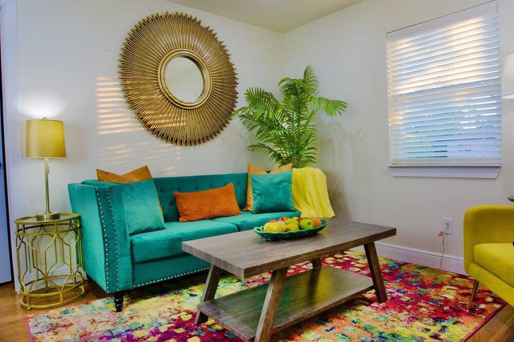 Photo of Livingroom in South Central Houston