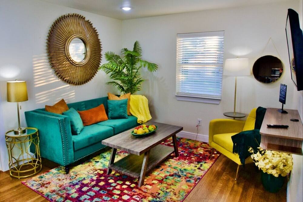 Photo of Livingroom in South Central Houston
