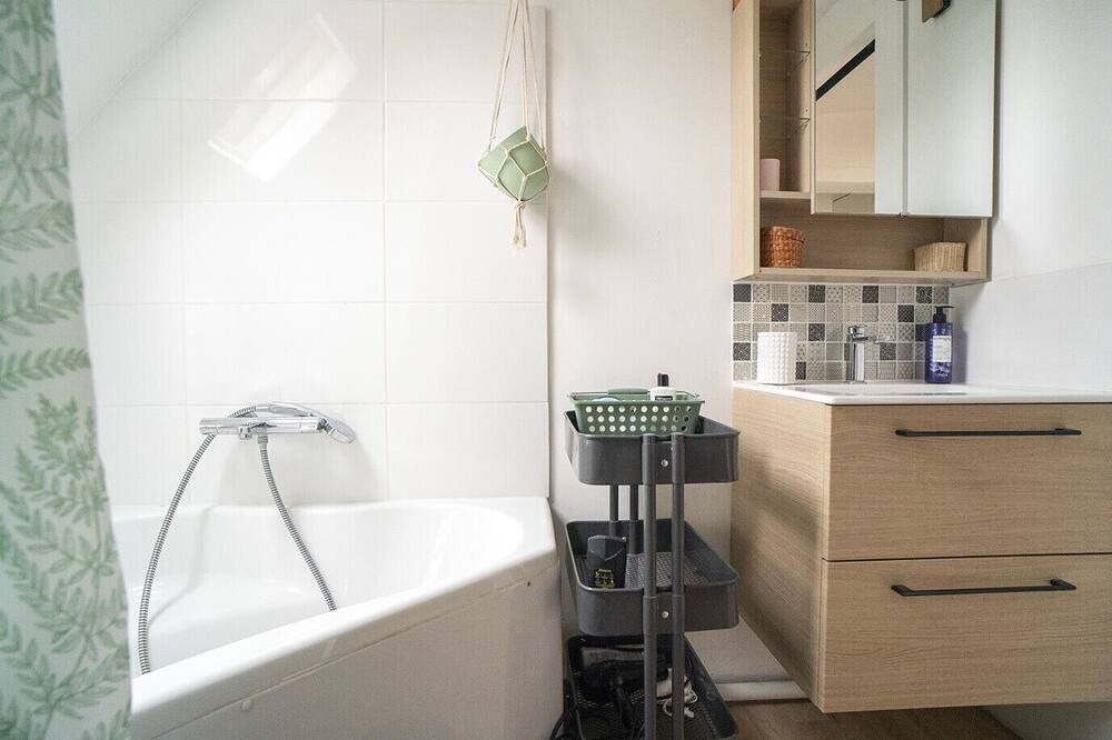 Photo of Bathroom in Les Lilas