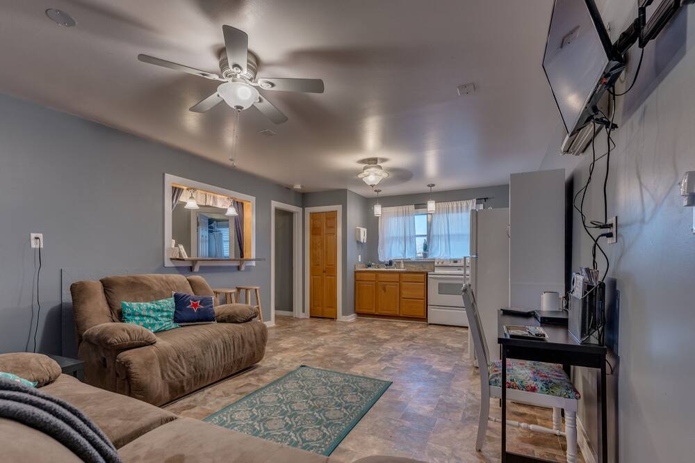 Photo of Livingroom in Guthrie