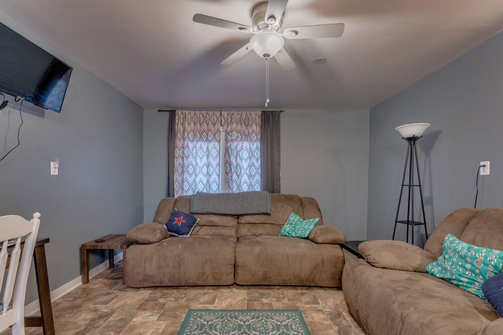 Photo of Livingroom in Guthrie