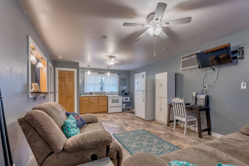 Photo of Livingroom in Guthrie