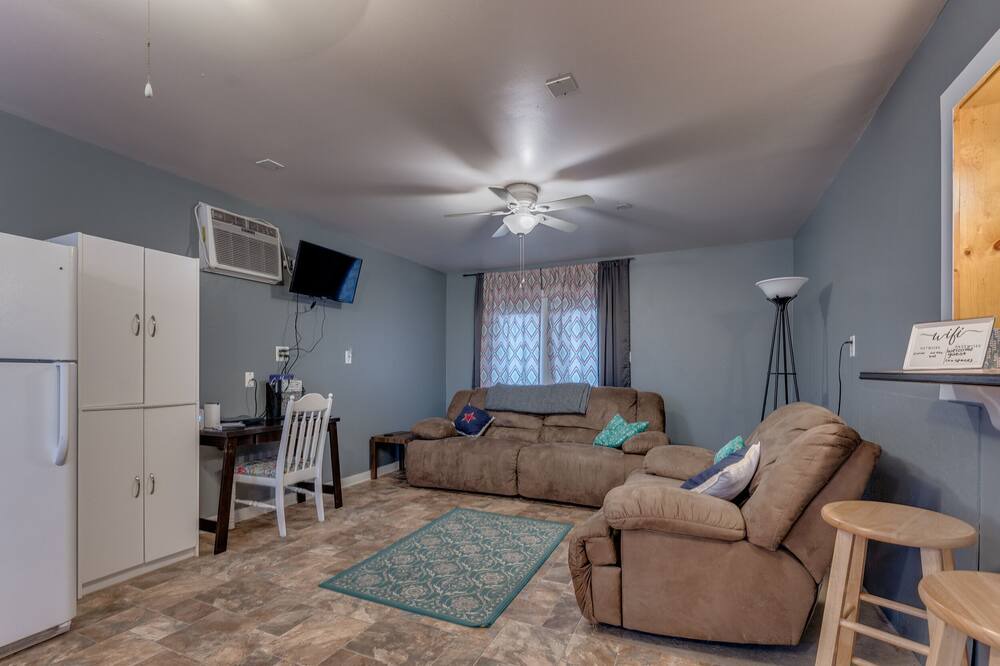 Photo of Livingroom in Guthrie
