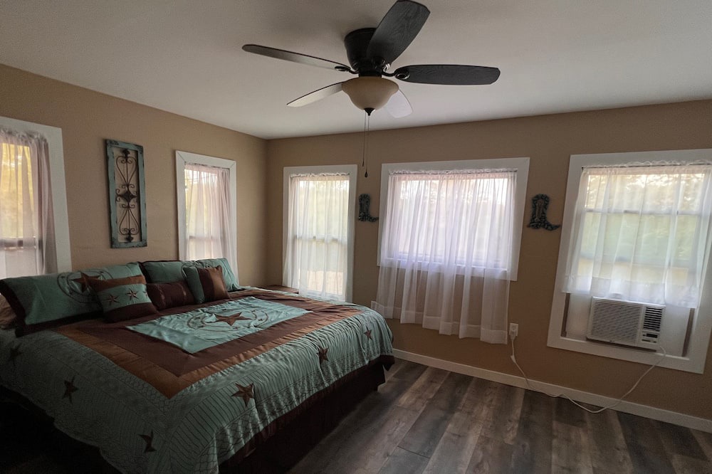 Photo of Bedroom in Mount Ida