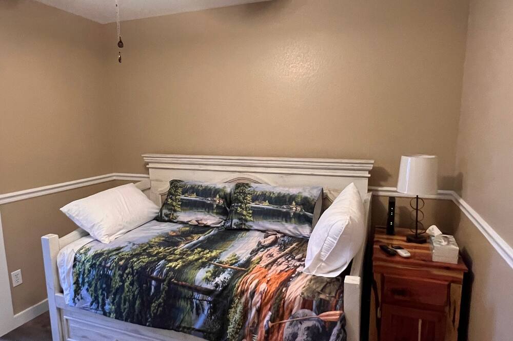 Photo of Bedroom in Mount Ida
