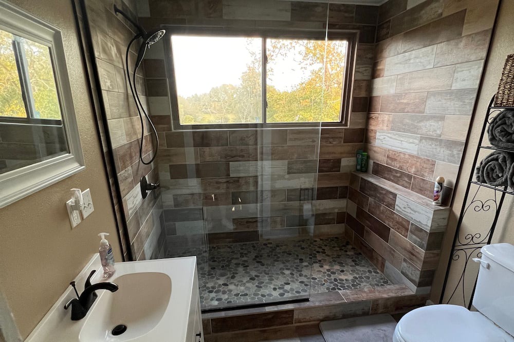 Photo of Bathroom in Mount Ida