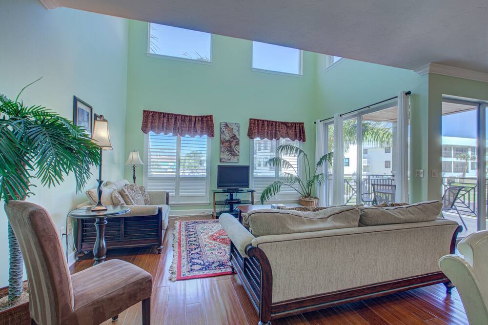 Photo of Livingroom in Bradenton Beach