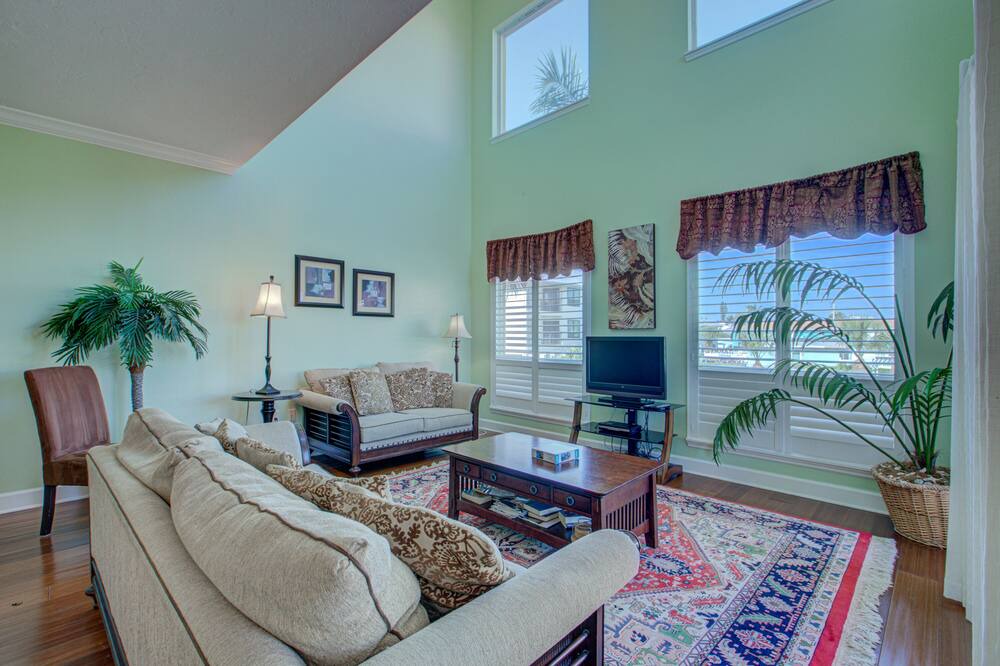 Photo of Livingroom in Bradenton Beach