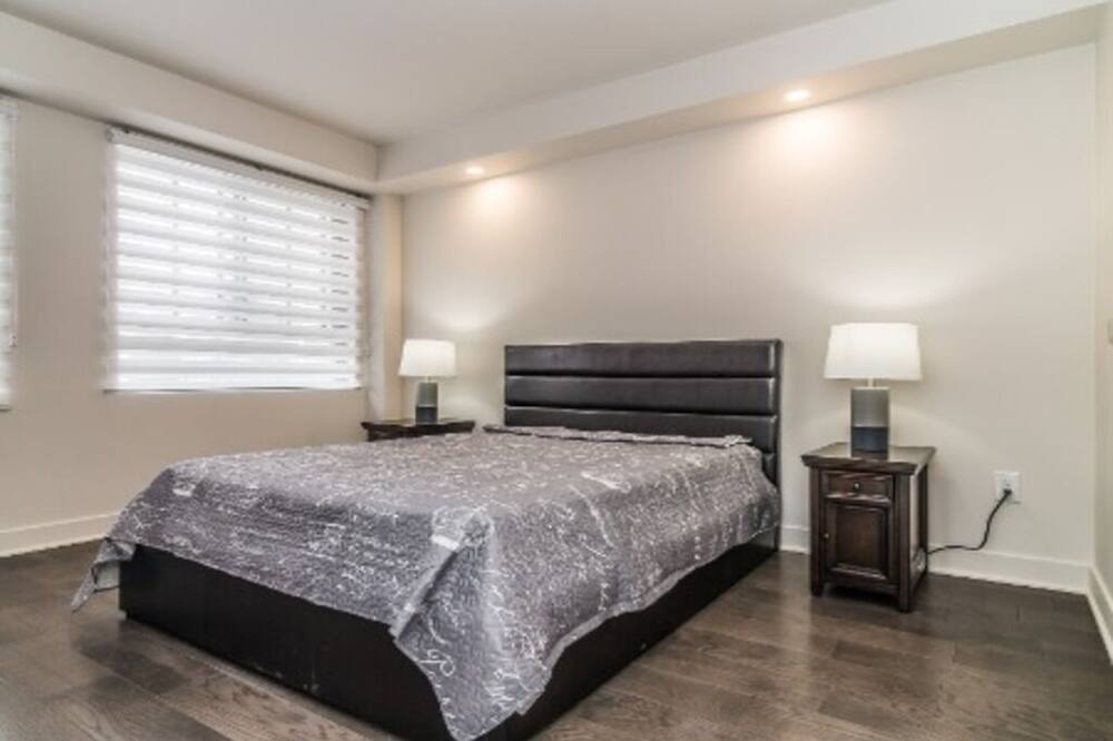 Photo of Bedroom in Dollard-des-Ormeaux