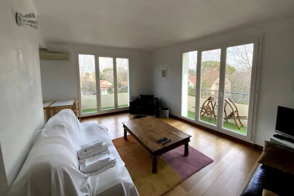 Photo of Livingroom in Les Arceaux
