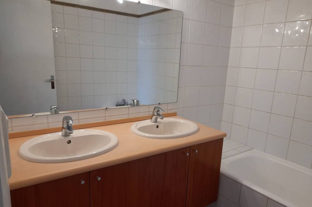 Photo of Bathroom in Les Arceaux