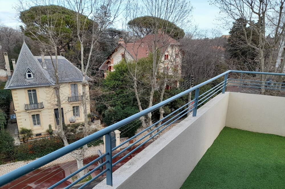 Photo of Patio Balcony in Les Arceaux