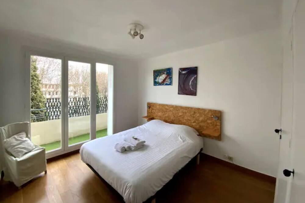 Photo of Bedroom in Les Arceaux